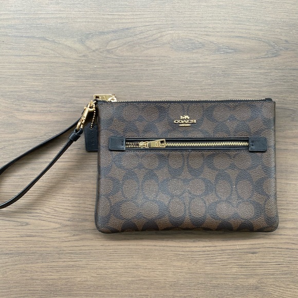 Coach Clutch - Picture 2 of 4